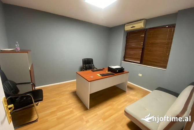Ambient biznesi me qera 3+1 ne Tirane - 1,000 Euro