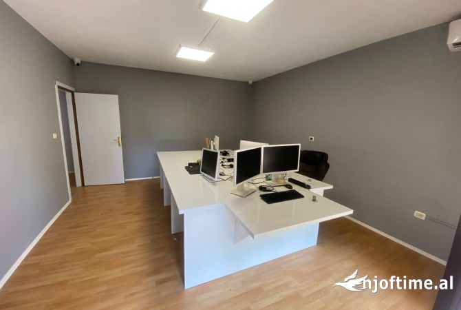 Ambient per zyra ne Bllok, 2+1+2, 135 m2 Rr. Ismail Qemali‼️