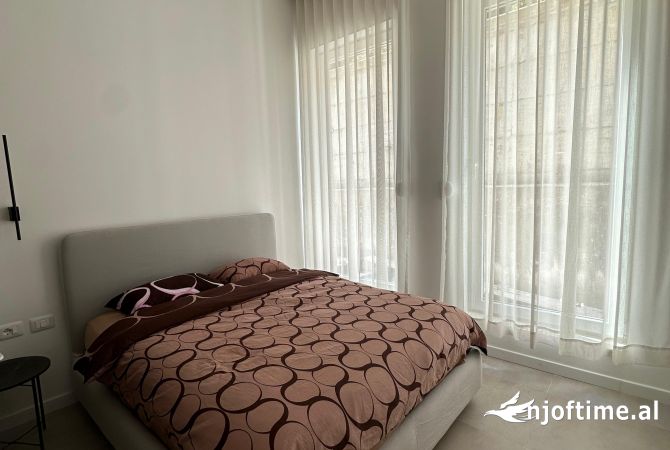 Shtepi ne shitje Apartament ne Tirane, 1+1, Mobilimi E mobiluar, Pagesa 98,000  Euro.