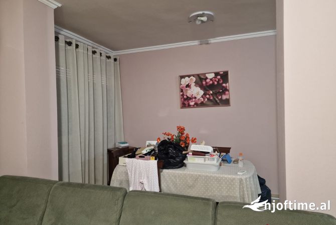 Shtepi ne shitje Apartament ne Tirane, 2+1, Mobilimi Pjeserisht e mobiluar, Pagesa 220,000  Euro.