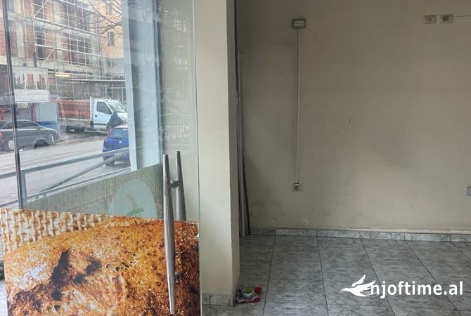 Japim me qera ambient biznesi 35 m2 prane medrese