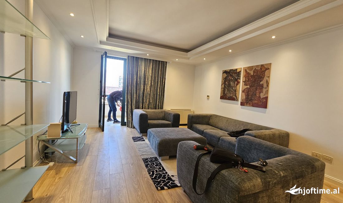 Shtepi me qera Apartament ne Tirane, 2+1, Mobilimi E mobiluar, Pagesa 1,750  Euro.