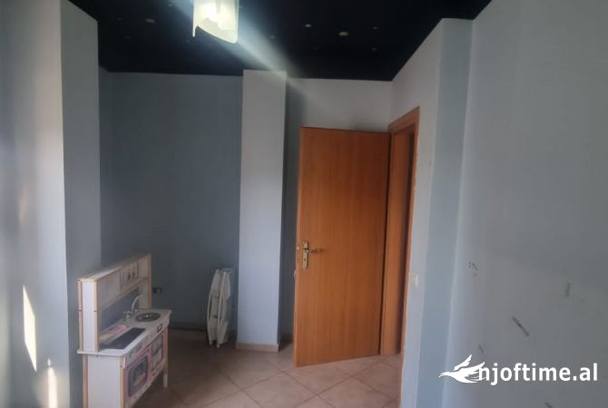 Shtepi ne shitje Apartament ne Tirane, 2+1, Mobilimi E mobiluar, Pagesa 208,000  Euro.