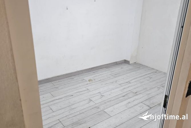 Ambient biznesi me qera 3+1 ne Tirane - 600 Euro