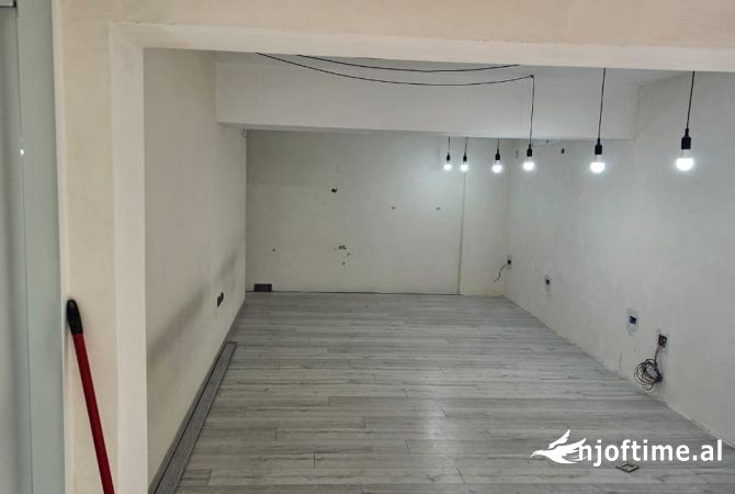 Ambient biznesi me qera 3+1 ne Tirane - 600 Euro