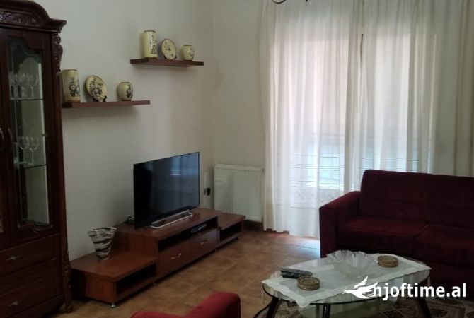 Shtepi me qera 2+1 ne Tirane - 550 Euro