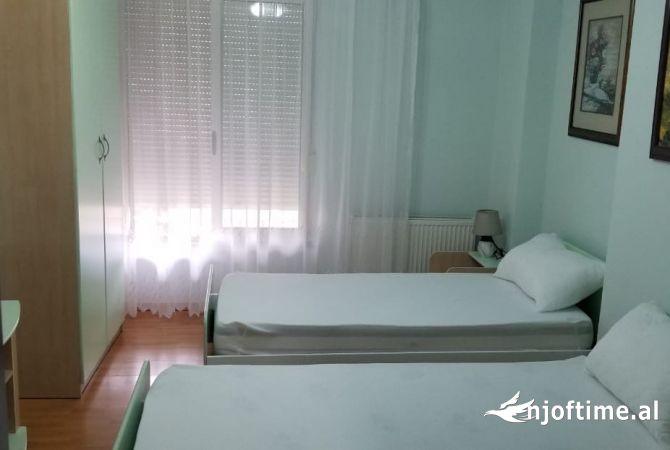 Shtepi me qera Apartament ne Tirane, 2+1, Mobilimi E mobiluar, Pagesa 550  Euro.