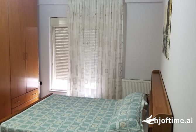 Shtepi me qera Apartament ne Tirane, 2+1, Mobilimi E mobiluar, Pagesa 550  Euro.