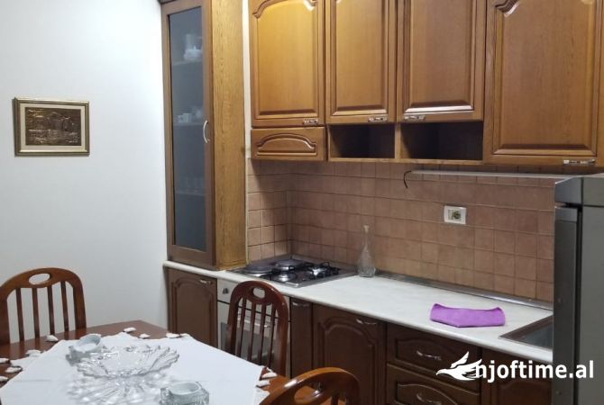 Shtepi me qera 2+1 ne Tirane - 550 Euro