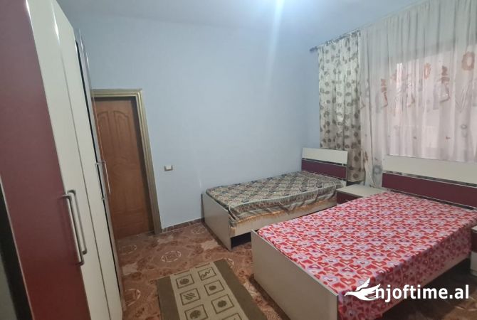 Shtepi me qera Shtepi Private ne Tirane, 2+1, Mobilimi E mobiluar, Pagesa 500  Euro.