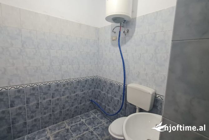 Shtepi me qera Shtepi Private ne Tirane, 2+1, Mobilimi E mobiluar, Pagesa 500  Euro.