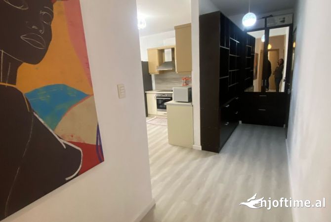 Shtepi me qera Apartament ne Tirane, 2+1, Mobilimi E mobiluar, Pagesa 650  Euro.