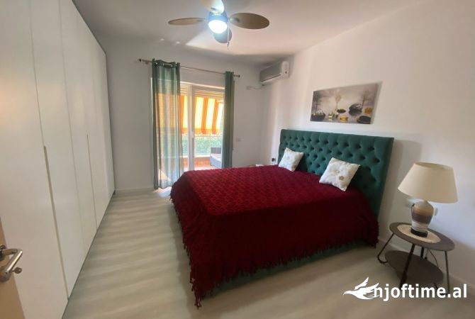 Shtepi me qera Apartament ne Tirane, 2+1, Mobilimi E mobiluar, Pagesa 650  Euro.