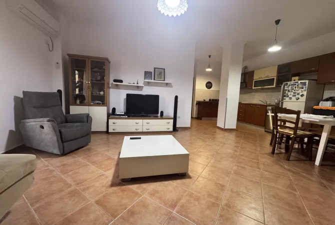 Shtepi me qera 2+1 ne Tirane - 60,000 Leke