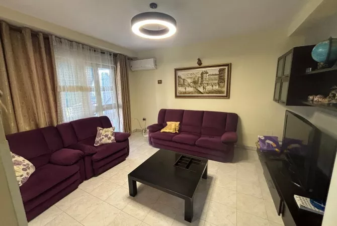 Shtepi me qera 1+1 ne Tirane - 62,000 Leke