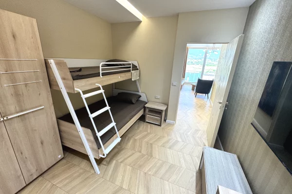Shtepi me qera Apartament ne Tirane, 2+1, Mobilimi E mobiluar, Pagesa 1,550  Euro.