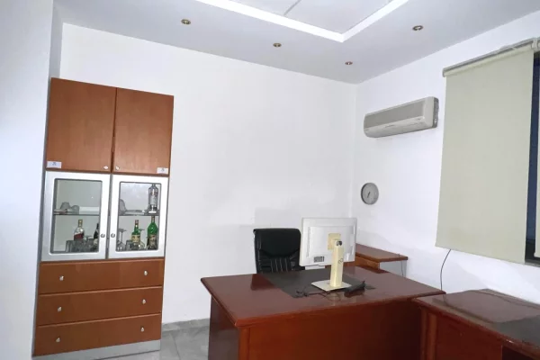 Jepet me Qira Ambient Biznesi / Zyre ne Qender te Tiranes