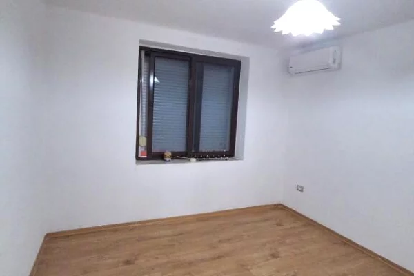 Business Property for Rent 3+1 in Tirana - 70,000 Leke