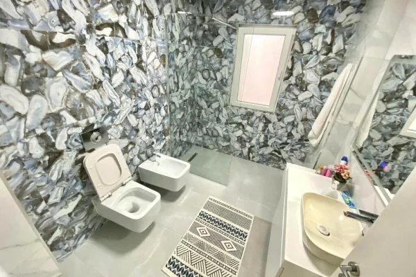 Shtepi me qera 3+1 ne Tirane - 1,700 Euro