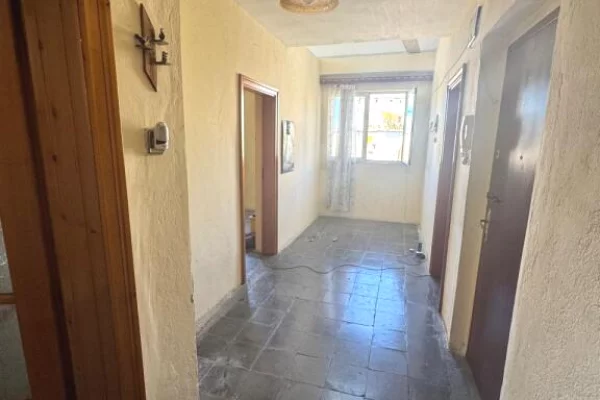 Shtepi ne shitje Apartament ne Tirane, 4+1, Mobilimi Bosh, pa mobiluar, Pagesa 165,000  Euro.