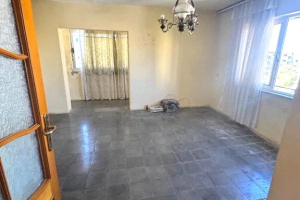Shtepi ne shitje Apartament ne Tirane, 4+1, Mobilimi Bosh, pa mobiluar, Pagesa 165,000  Euro.