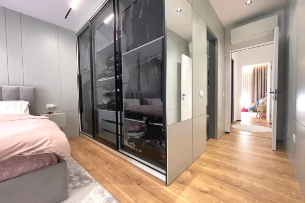 Shtepi me qera Apartament ne Tirane, 2+1, Mobilimi E mobiluar, Pagesa 1,300  Euro.