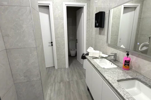 Jepet ambjent per zyra 400 m2 te Shkolla e Kuqe