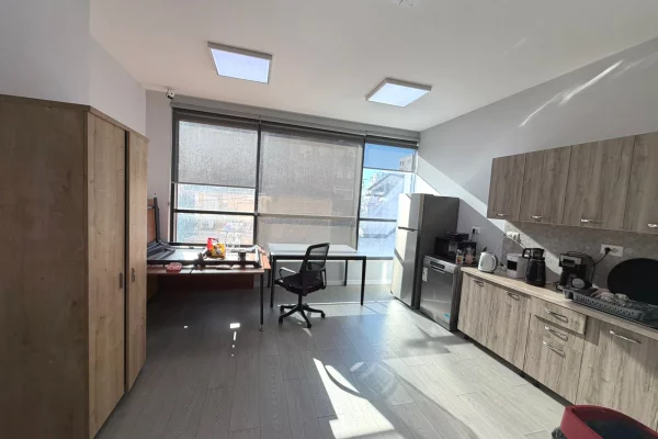 Ambient biznesi me qera 3+1 ne Tirane - 5,000 Euro