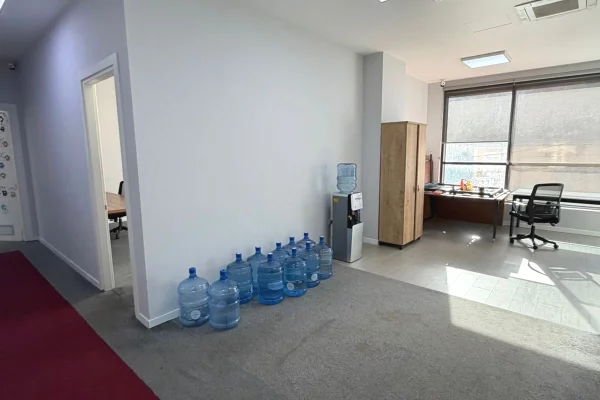 Jepet ambjent per zyra 400 m2 te Shkolla e Kuqe