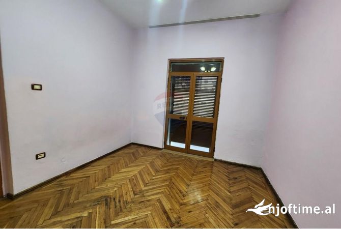 Ambient biznesi me qera 3+1 ne Tirane - 700 Euro