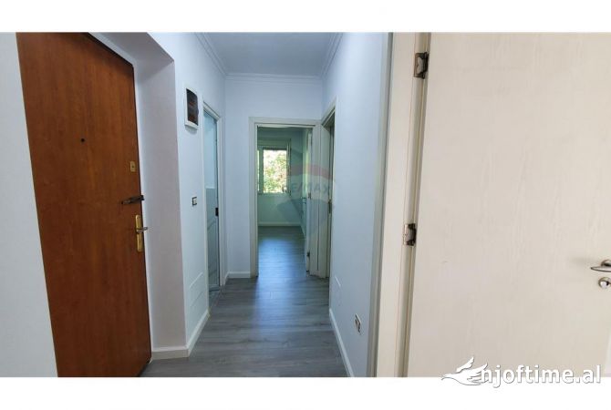 Ambient biznesi me qera 3+1 ne Tirane - 1,000 Euro