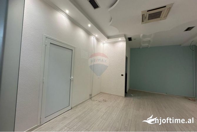 Jepen me qira 2 ambiente zyrash