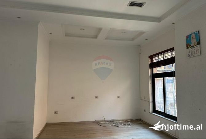 Jepen me qira 2 ambiente zyrash