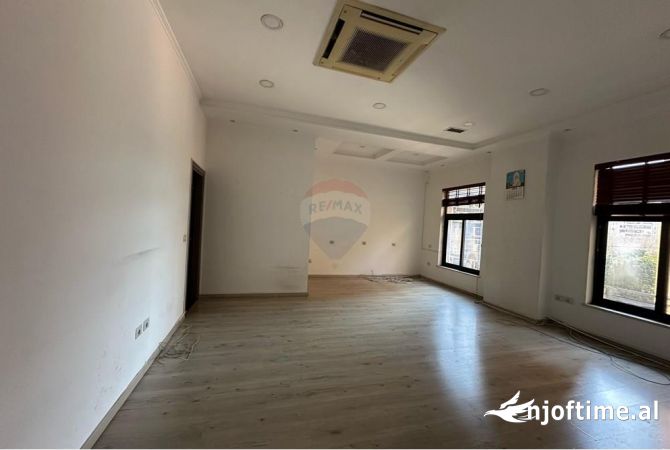 Jepen me qira 2 ambiente zyrash