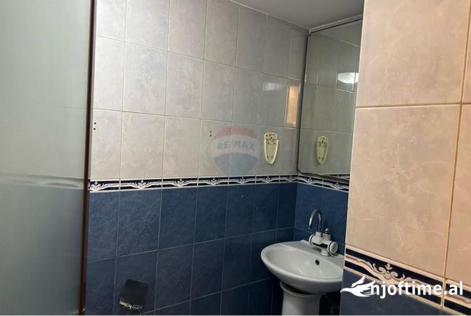 Jepen me qira 2 ambiente zyrash