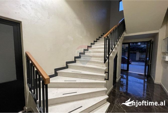 Jepet me qira ambient per zyra prane Mondialit