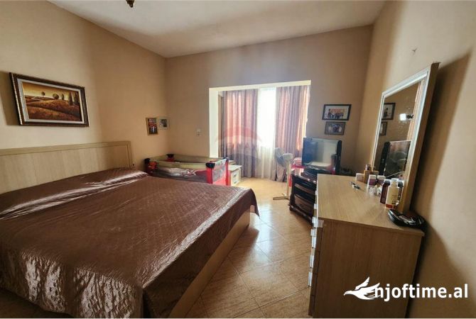 Shtepi ne shitje Apartament ne Tirane, 2+1, Mobilimi E mobiluar, Pagesa 115,000  Euro.