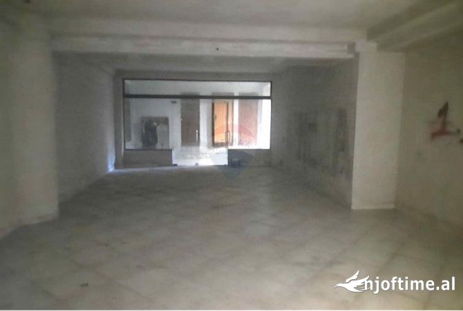 Ambient biznesi me qera 3+1 ne Tirane - 700 Euro