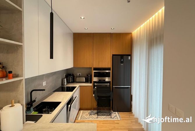 Shtepi me qera Apartament ne Tirane, 2+1, Mobilimi E mobiluar, Pagesa 2,300  Euro.