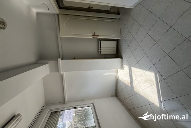 Ambient biznesi me qera 3+1 ne Tirane - 600 Euro
