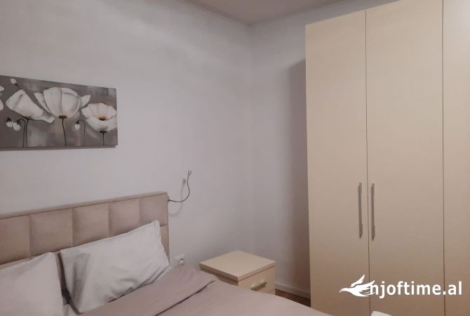 Shtepi me qera Duplex(shtepi me 2 kate) ne Tirane, 2+1, Mobilimi E mobiluar, Pagesa 1,300  Euro.