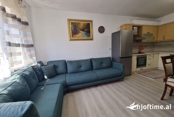 Shtepi me qera Apartament ne Tirane, 2+1, Mobilimi E mobiluar, Pagesa 650  Euro.