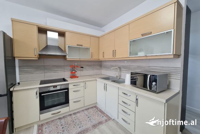 Shtepi me qera Apartament ne Tirane, 2+1, Mobilimi E mobiluar, Pagesa 650  Euro.