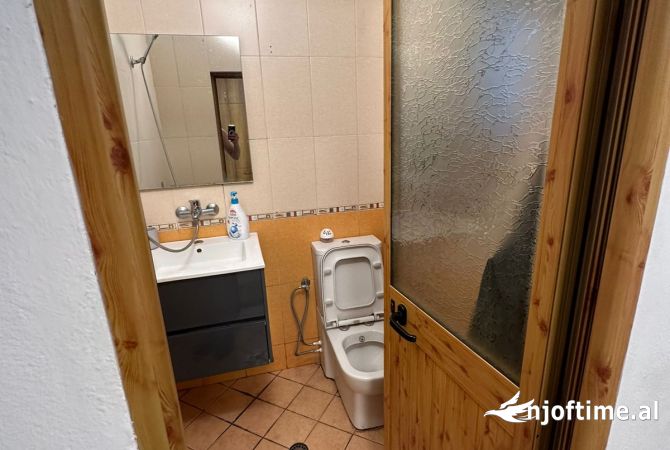 Shtepi ne shitje Apartament ne Tirane, 1+1, Mobilimi E mobiluar, Pagesa 110,000  Euro.