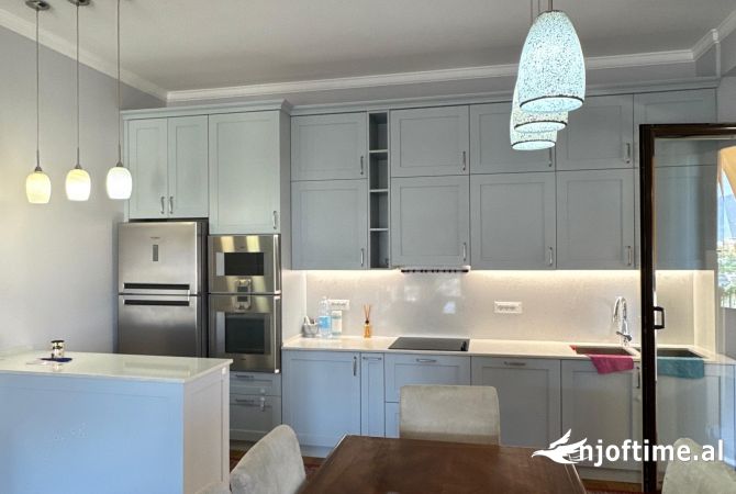 Shtepi me qera Apartament ne Tirane, 3+1, Mobilimi E mobiluar, Pagesa 3,000  Euro.