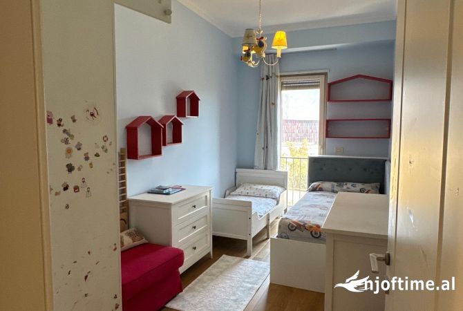 Shtepi me qera Apartament ne Tirane, 3+1, Mobilimi E mobiluar, Pagesa 3,000  Euro.