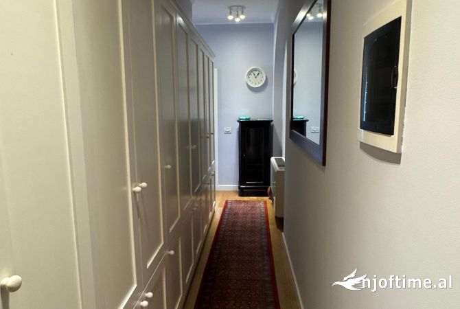 Shtepi me qera Apartament ne Tirane, 3+1, Mobilimi E mobiluar, Pagesa 3,000  Euro.