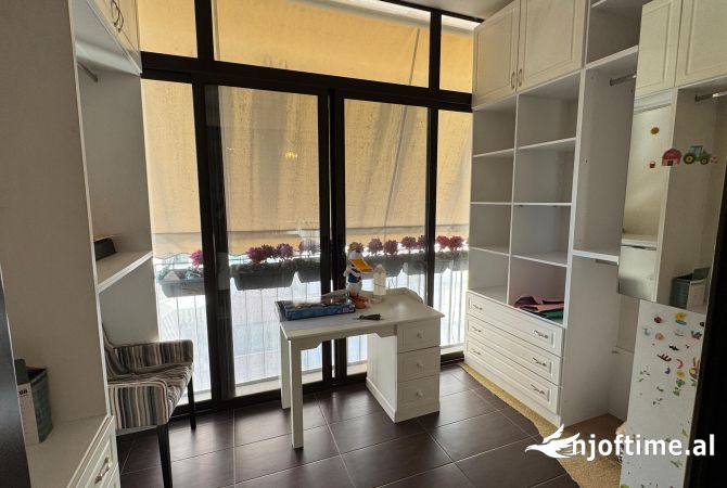 Shtepi me qera Apartament ne Tirane, 3+1, Mobilimi E mobiluar, Pagesa 3,000  Euro.