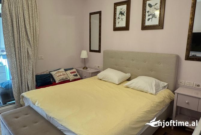 Shtepi me qera Apartament ne Tirane, 3+1, Mobilimi E mobiluar, Pagesa 3,000  Euro.