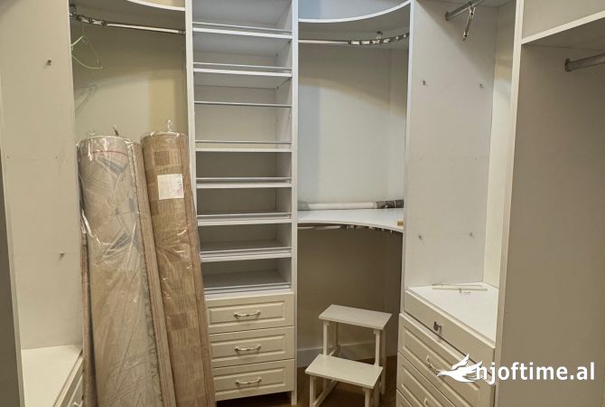 Shtepi me qera Apartament ne Tirane, 3+1, Mobilimi E mobiluar, Pagesa 3,000  Euro.